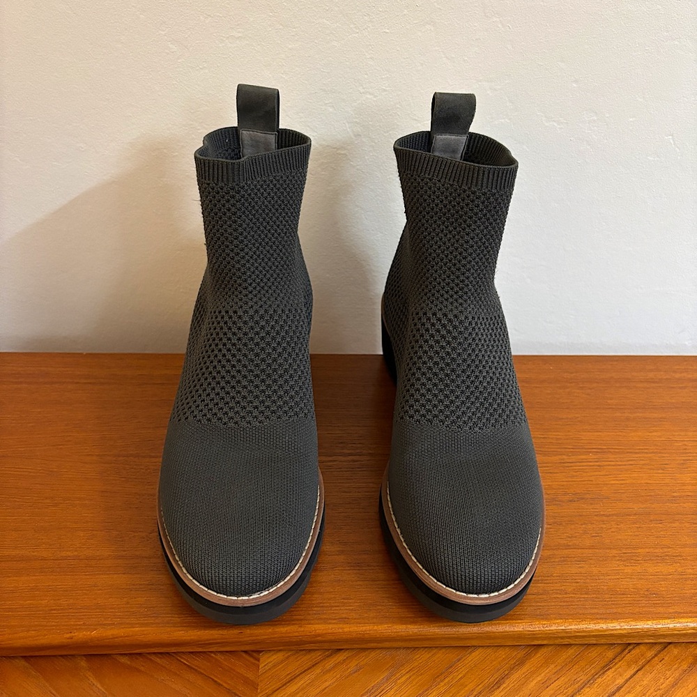 Eileen Fisher Women’s Knit Ankle Boots in Graphite in Size 8 EUC